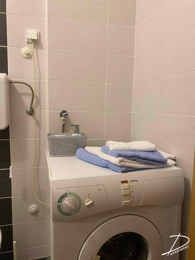 D Apartment Free Private Parking Fast Wi-Fi 노비사드 외부 사진