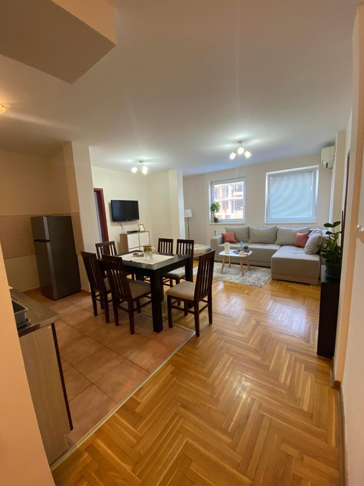 D Apartment Free Private Parking Fast Wi-Fi 노비사드 외부 사진